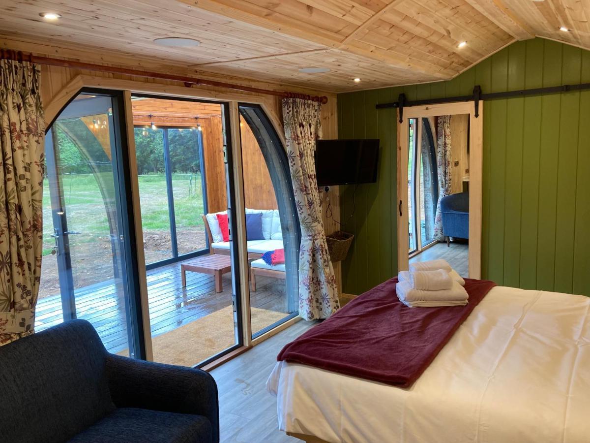 Вилла Bedrule Old Manse Glamping Хоик Экстерьер фото