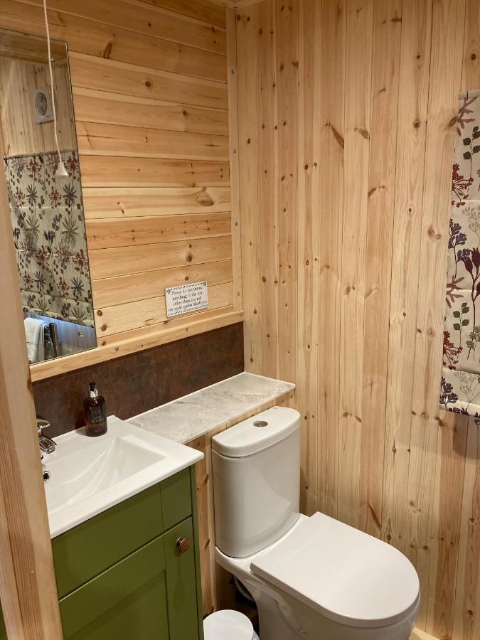 Вилла Bedrule Old Manse Glamping Хоик Экстерьер фото